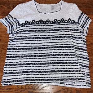 Women's SZ Large Alfred Dunner White With Navy Blue Flowers Short Sleeve Blouse